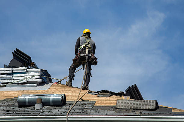 Professional Roofing technician working in Mukilteo, WA